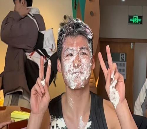 廣東為陳家政慶生！小胡徐杰按捺不住，杜鋒待遇拉滿，4人下狠手