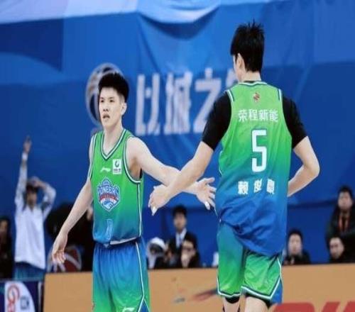 不簡(jiǎn)單！69歲老帥率“平民球隊(duì)”，掀翻大黑馬，豪取一波4連勝！