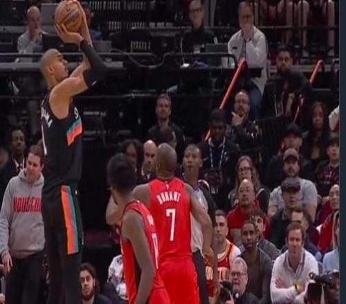 低迷，文班亞馬21中5&三分7中0僅得14分，下半場幾乎得分掛零