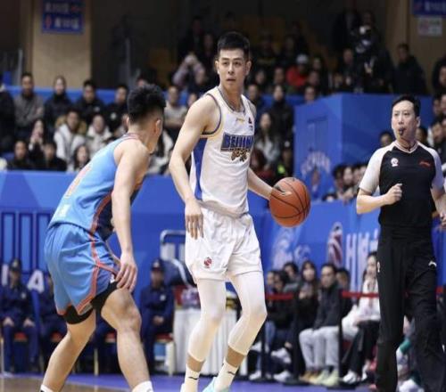 趕緊走人！北京首鋼功勛老臣成第一混子，場均2分還拿400萬大合同