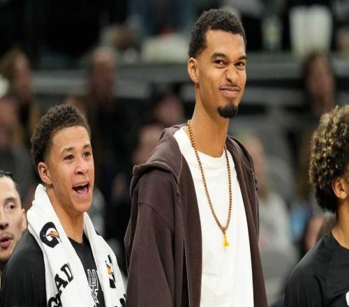 搞笑,文班亚马的马刺队友宣布,他的目标是成为世界第二防守球员