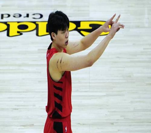 队记:杨瀚森在NBA赛场挣扎有三大原因对他的长期未来仍充满信心
