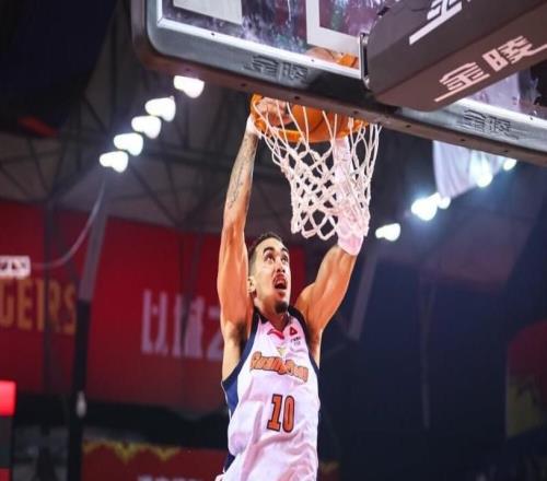 42分36分27分!广东第一大杀器非他莫属:杜锋还舍得裁掉奎因吗