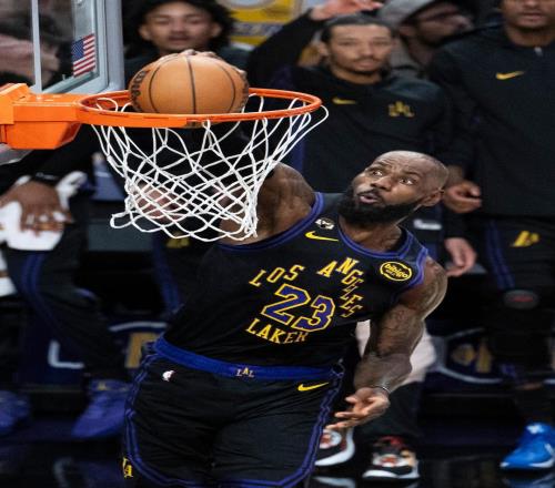 詹姆斯无缘全明星首发,21年连续入选纪录作古,他还能坚持多久