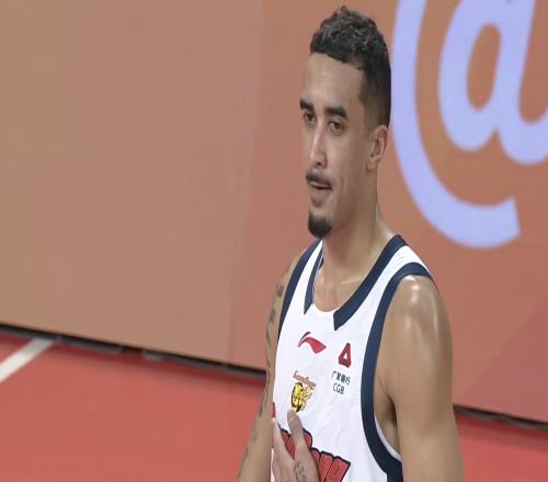 21分勝吉林!奎因打爽了徐杰復活了,有2件事卻讓杜鋒高興不起來