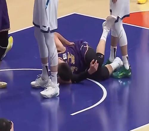 北控徹底被帶崩!空位打鐵,防守純送,朱松瑋還受傷,現場喊下課