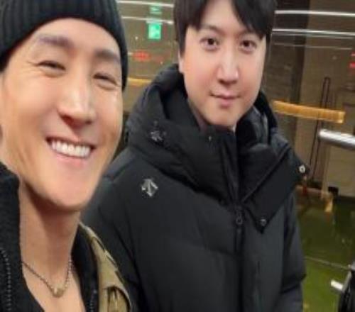 韓國只有這個一個教練嘛網(wǎng)紅教練曬：Gumayusi大哥大呂布innovation合照