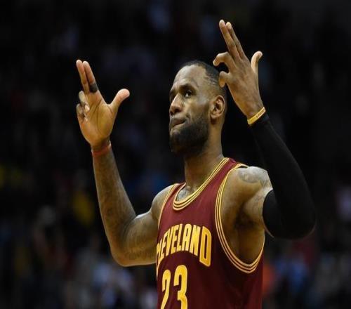 和珍妮鬧出風波后詹姆斯下賽季去哪兒是退役還是騎勇船三擇一