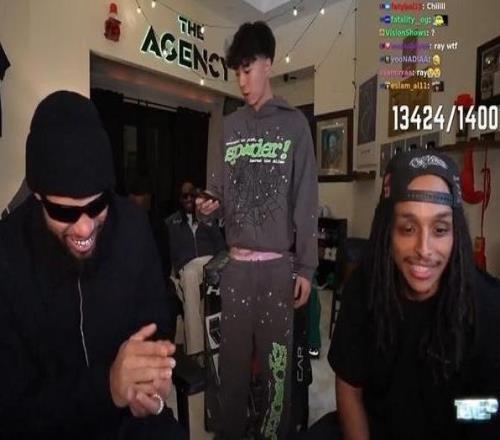 只能笑而不語，狄龍直播中被問防守詹姆斯背身單打經典畫面