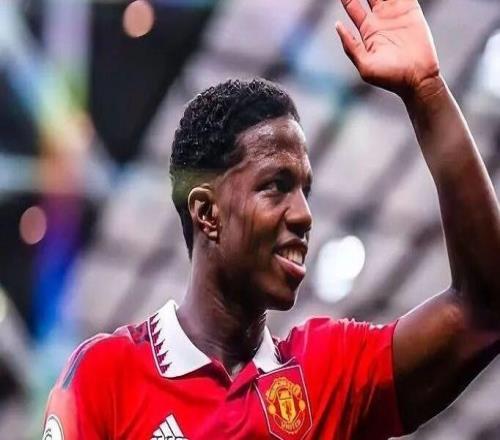 曼晚：曼聯還沒有決定是否讓馬拉西亞離隊TA：曼聯2425賽季的工資支出排名英超第5