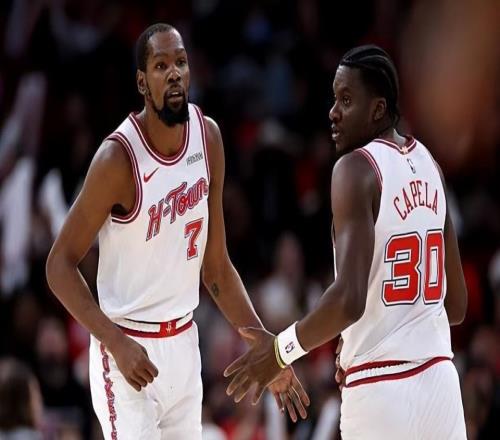 明明場上效果相當不錯,但火箭還是沒有給替補中鋒更多表現機會