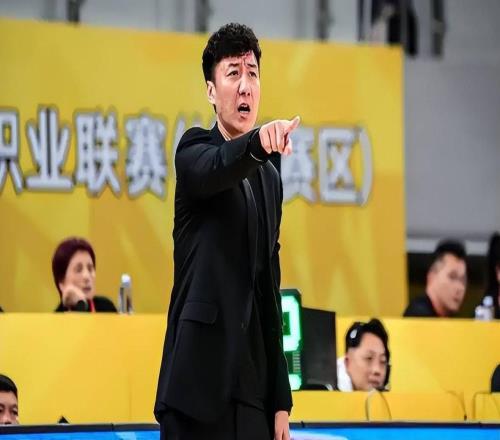 瘋狂一夜！一場比賽7技犯，深圳擊潰山西，前CBA冠軍慘遭18連敗