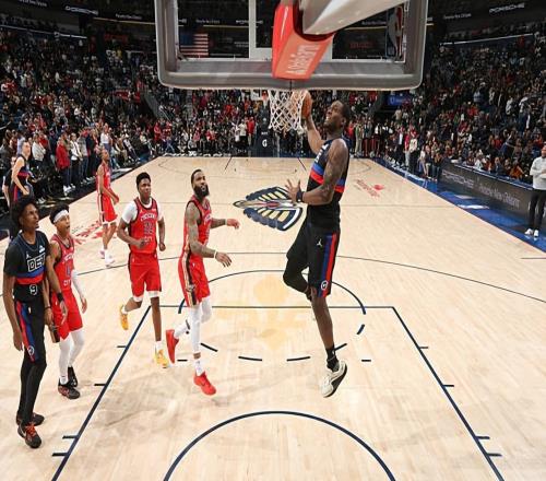 輕松打爆了鵜鶘內線！活塞內線新星的進步幅度確實是相當驚人