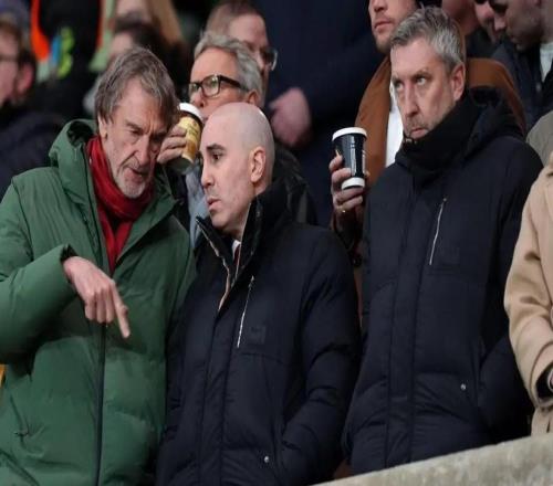 記者：曼聯本周內部討論引援問題，夏窗可能簽2名中場+左邊鋒