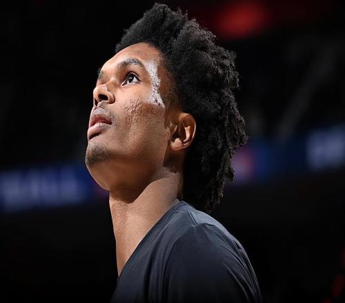 最大化他的防守能力！活塞對于鋒線新星的使用看起來相當合理