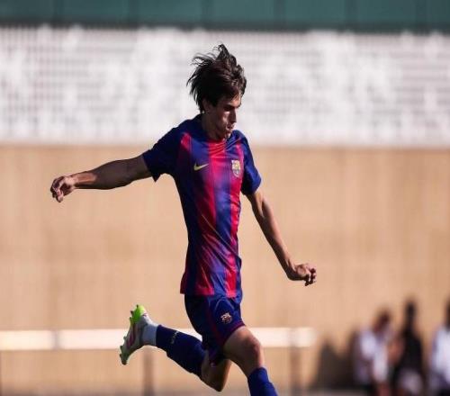 世體：科莫已報價巴薩后衛昆卡，報價包含25%的二轉分成條款