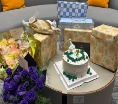 Vampire分享出道礼物返图:出道两周年了非常感谢大家的支持