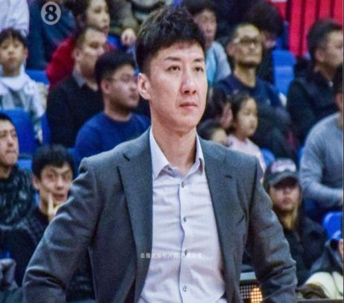 下午四點！傳出重磅消息：CBA冠軍隊主帥辭職，球迷：36計走為上