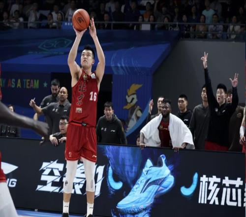 見鬼了！登場16分鐘，所有數據都掛0，連犯規也是0，球迷：真混子