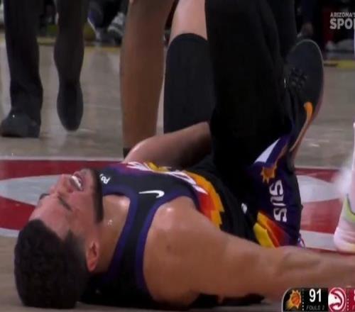 雪上加霜，布克90度崴腳傷退太陽一場傷倆主力，離場前三節就得31分