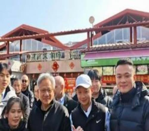黃仁勛現身上海菜市場：之后將參加上海北京深圳分公司年會