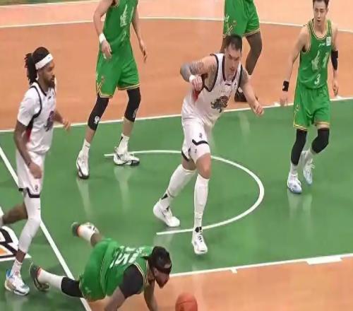 末節(jié)封神！高詩巖12分定乾坤，山東勝遼寧迎兩連勝，主場(chǎng)靜候廣廈