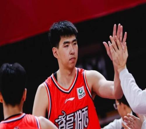 10投狂砍24分14板！廣東男籃棄將打成本土第一中鋒，感謝杜鋒成全