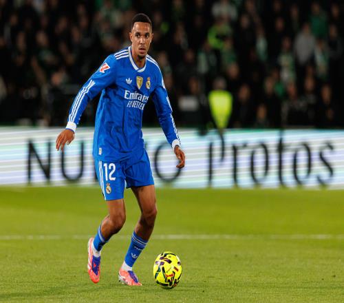 阿斯：阿韋洛亞對阿諾德深表信任，談話意在表達支持而非離隊通知_西甲直播