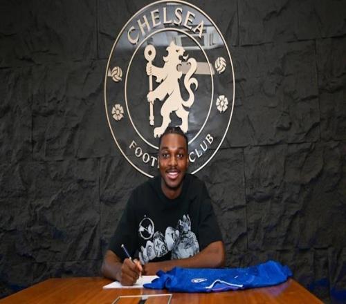 官方：切爾西與U21后衛凱登威爾遜續約至2030年