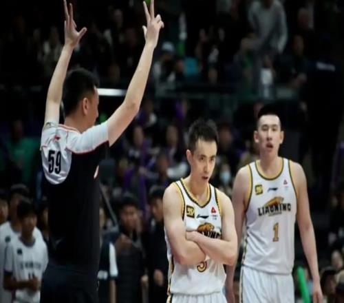 遼籃三連敗被打崩潰趙繼偉賽后拒絕與山東握手：輸球又?jǐn)∪似? loading=