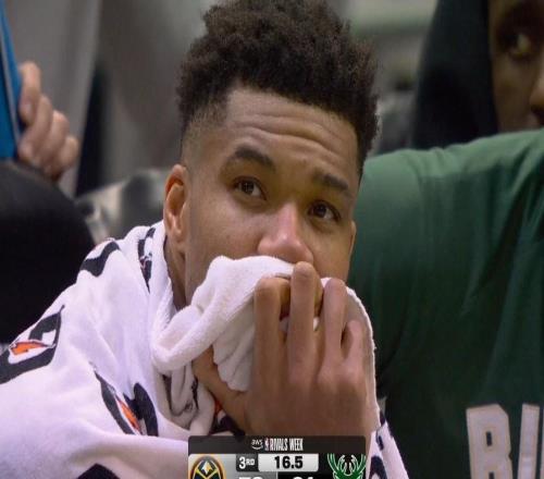 Shams：字母哥賽后自宣右小腿拉傷，預(yù)計(jì)將缺席46周