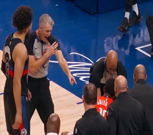 力克第1！止4連勝，火箭背靠背苦戰：杜蘭特孤膽英雄，申京遭痛批