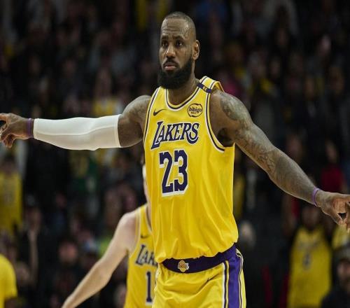 有些糾結(jié)Shams：詹姆斯還沒想好賽季結(jié)束后是退役還是換隊