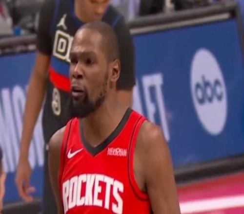 話有點糙，杜蘭特與活塞球迷對噴：Youcansuckmydik