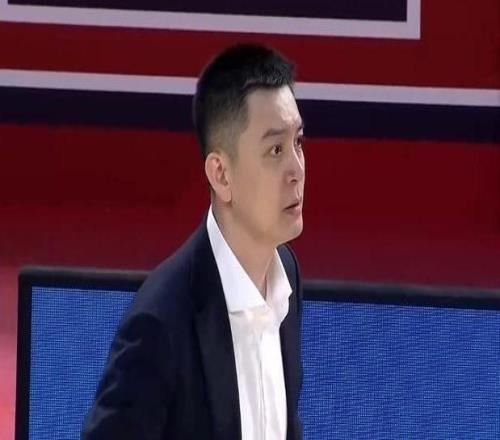 楊鳴：第四節(jié)關(guān)鍵球總是差一口氣這種情況連續(xù)出現(xiàn)大家會(huì)有點(diǎn)陰影