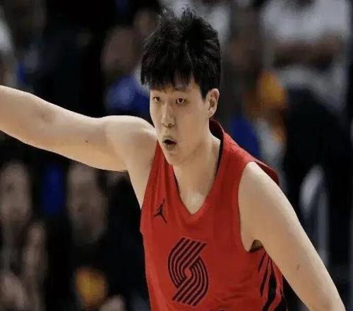 楊瀚森正負值13！出場7分鐘拿下3板....