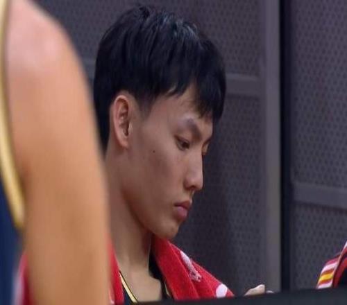 火爆！67次犯規(guī)，4人被罰下，杜鋒吃T，廣東完勝，徐杰6投1中啞火