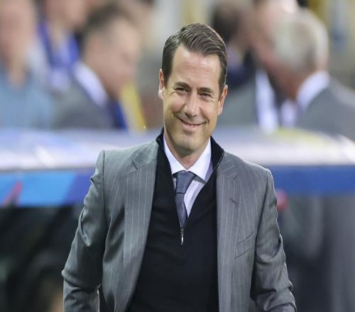 里肯自信满满地宣称:我们不仅在联赛中位居第二,还比去年多了16分,真是惹人喜爱的位置啊_德甲直播