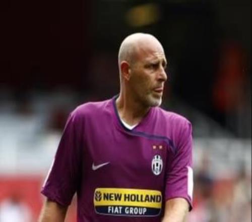 以當(dāng)布馮替補(bǔ)為榮的門將，在尤文圖斯離奇受傷，在羅馬愛而不得