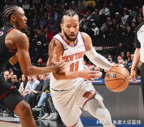 尼克斯拒逆轉！恩比德38+11不滿吹罰，布倫森31+6犯錯，裁判搶戲