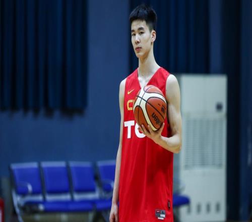 轰30+6+6抗衡郭艾伦!国产东契奇再爆发他若与徐昕搭档会很美吗