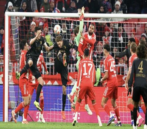 首秀即對拜仁進球,奧格斯堡球員查韋斯:我就是跳起來頂了下