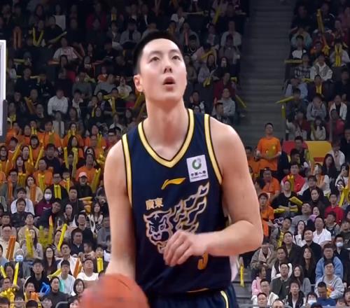 廣東男籃輕取山西，迪亞洛多次引發(fā)沖突，因不滿判罰做出數(shù)錢手勢
