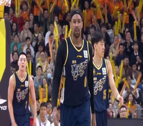 杜锋点名要人!广东队公开招募“空间型五号位”,保底能进总决赛