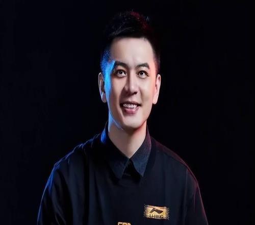 遼籃功勛主帥楊鳴榮譽:執教6個半賽季率隊奪得三連冠+兩亞