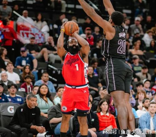 快船37分大勝！哈登19分10罰，勇士意中人11中3，小卡28+5創(chuàng)紀錄