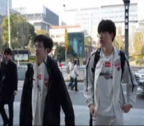 AL發(fā)布對(duì)陣TES賽場(chǎng)記錄Hope：看見69就想笑啊