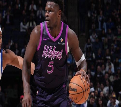 失誤太多，愛德華茲20中13空砍32分11板2助8失誤，正負值16