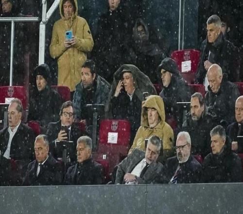 拉波爾塔：忙于巴薩工作還沒準備競選和大家一起淋雨應該的