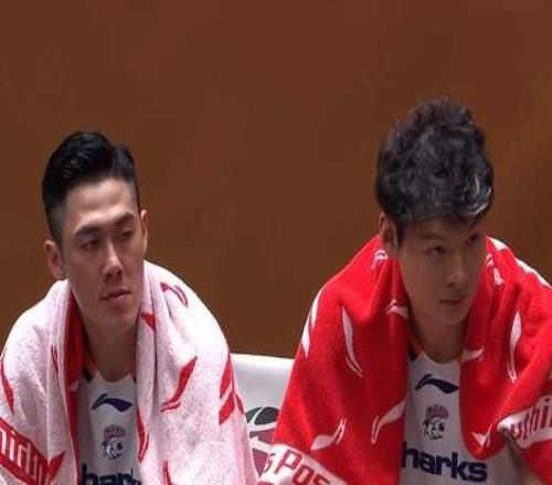 4連勝終結(jié)，上海男籃末節(jié)連續(xù)失誤，王哲林14+7盧偉錯(cuò)信1將狀態(tài)